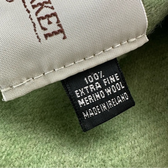 NWT Aran Sweater Market Ireland 100% Extra Fine Merino Wool Scarf Green Fringe - Picture 3 of 5